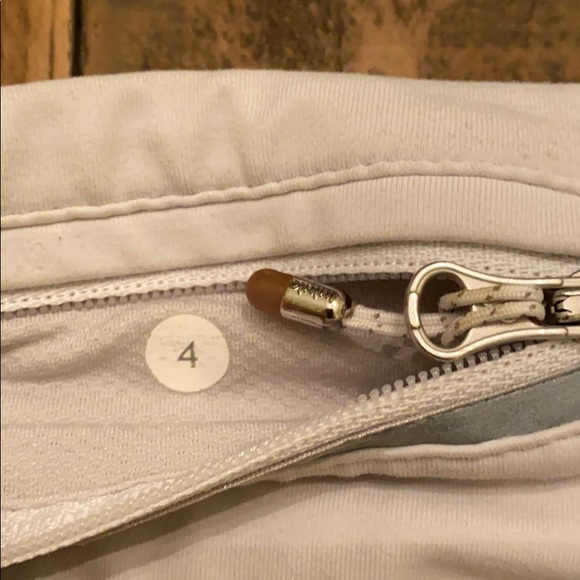 Lululemon gray/white stripe Capri size 4 - Picture 13 of 16